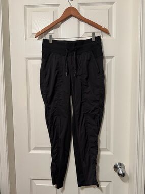 Lululemon athletica street to studio pants size 6 euc